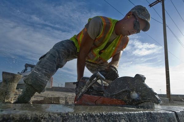 Sur-accidentalité jeunes travail