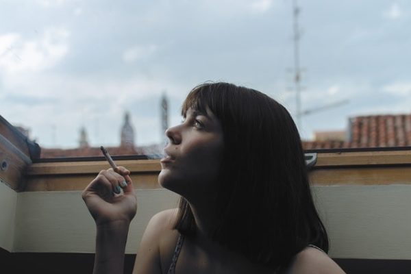 Cancer poumon femme-cigarette