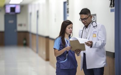 Médecin et infirmière